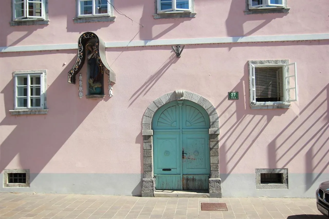 Apartment Pink House Studio Ljubljana